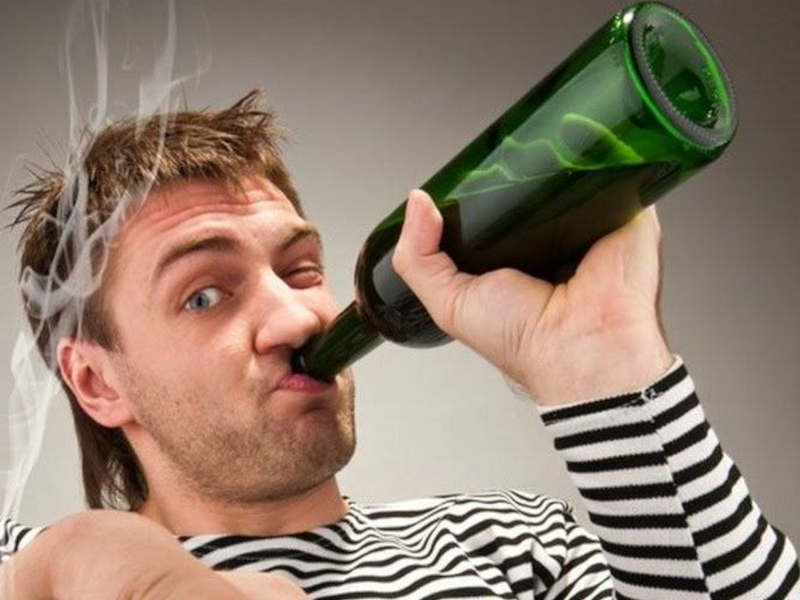 Алкоголик на второй стадии алкоголизма